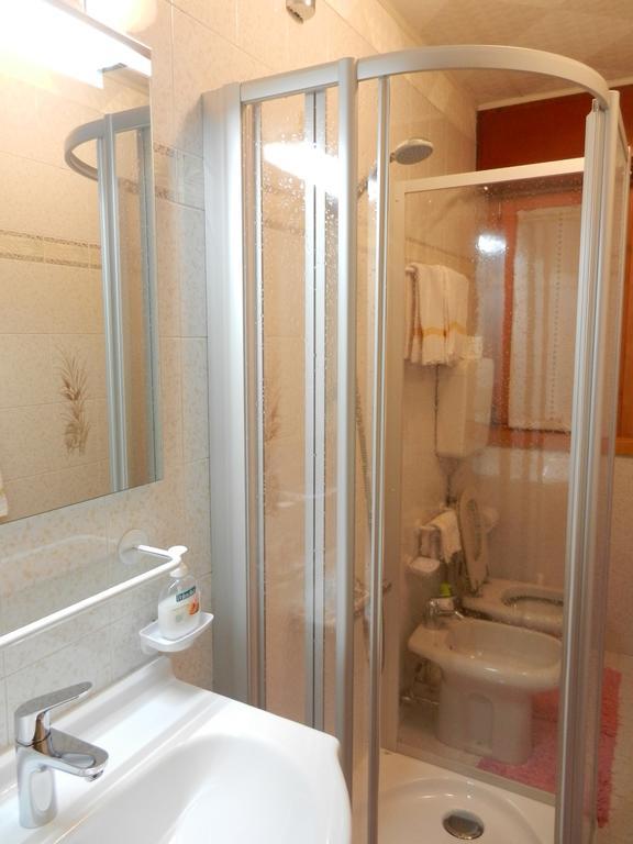 Apartmán Casa Elda Isolaccia Pokoj fotografie